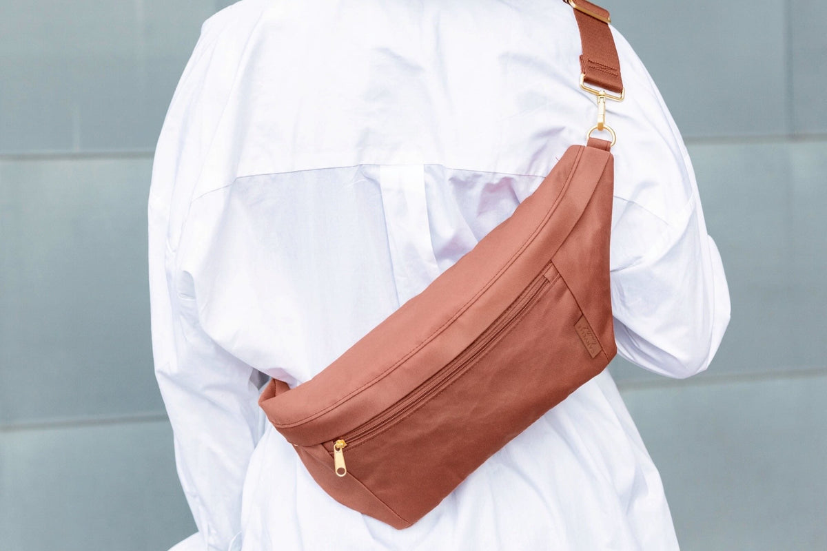 How to Wear a Fanny Pack: Style Tips for Every Occasion